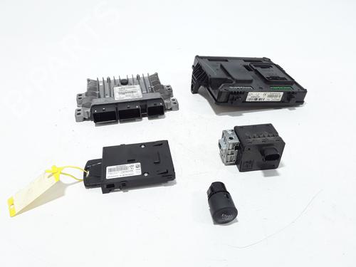 Used Electronic module RENAULT MEGANE II (BM0/1_, CM0/1_) 1.5 dCi (BM1F, CM1F) (86 hp) 25179561