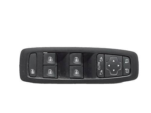 switch-renault-megane-iv-hatchback-b9amn_-2015-39415819 main image