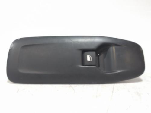 Interrupteur de vitre avant droite PEUGEOT 208 I (CA_, CC_) 1.2 VTi 68 / PureTech 68 (68 hp) 29929074