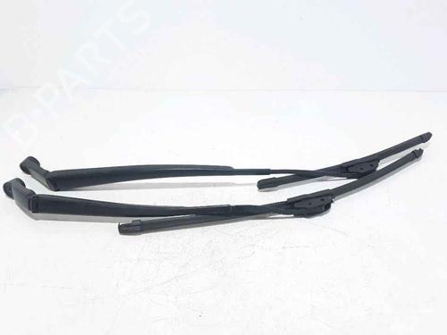Used Front windshield wiper arm TOYOTA YARIS (_P9_) 1.0 VVT-i (KSP90_, KSP90R) (69 hp) 25202452