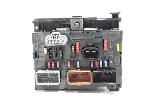 Used Fuse box Fuse box 37478941 37478941