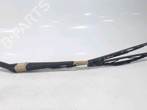 Used Front windshield wiper arm HYUNDAI TUCSON (JM) 2.0 CRDi (136 hp) 25202846