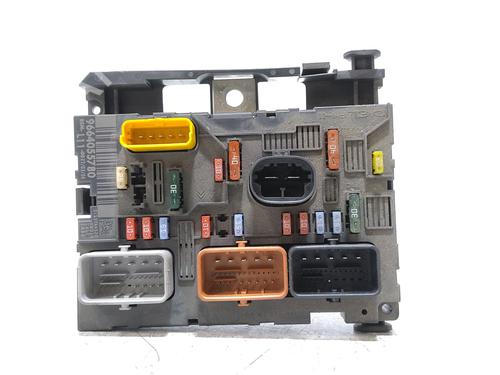 Used Fuse box Fuse box 37037903 37037903