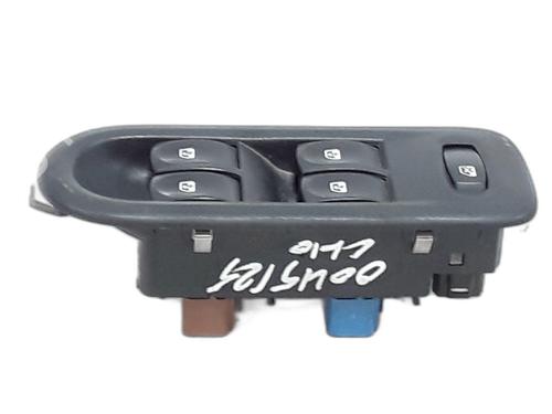 Używane Przełącznik RENAULT CLIO III (BR0/1, CR0/1) 1.5 dCi (BR17, CR17) (86 hp) 31984092