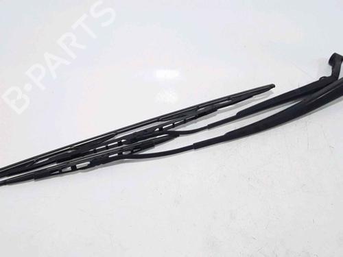 Used Front windshield wiper arm TOYOTA YARIS (_P9_) 1.4 D-4D (NLP90_, NLP90R) (90 hp) 25202625