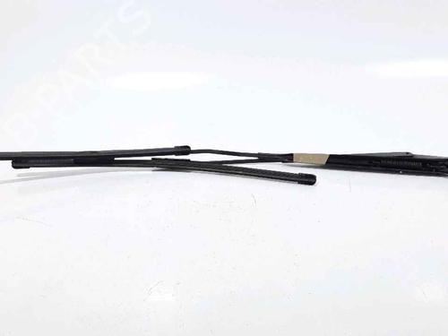 Used Front windshield wiper arm RENAULT CLIO III (BR0/1, CR0/1) 1.2 16V (BR02, BR0J, BR11, CR02, CR0J, CR11) (75 hp) 25202404