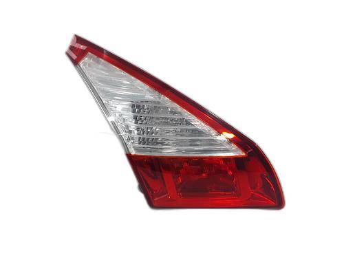 Farolim esquerdo da mala RENAULT MEGANE III Hatchback (BZ0/1_, B3_) 1.5 dCi (86 hp) 30521251