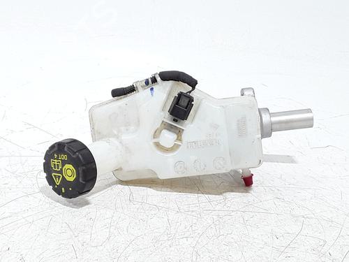 brake-master-cylinder-renault-clio-v-b7_-2019-31820282 main image