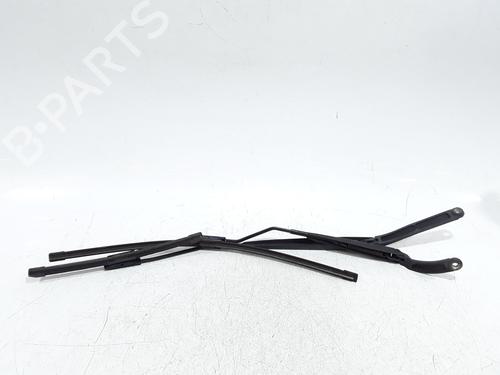 front-windshield-wiper-arm-renault-clio-iv-bh_-2012-2013-2014-2015-2016-2017-2018-2019-2020-2021-33030817 main image