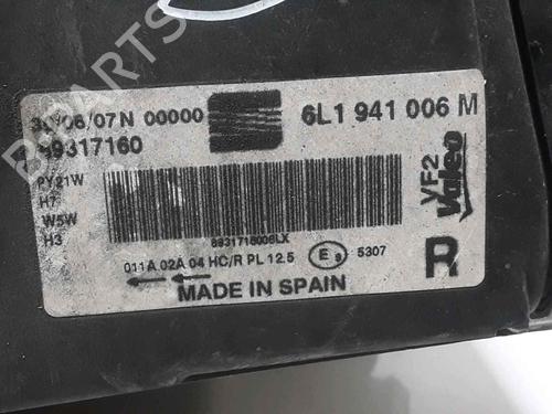Right headlight SEAT IBIZA III (6L1) 1.4 16V | BP25182681C29 