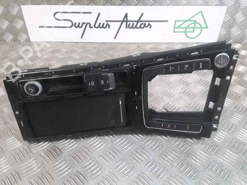 Used Middle console VW GOLF VII (5G1, BQ1, BE1, BE2) 1.4 GTE Hybrid (204 hp) 25173207