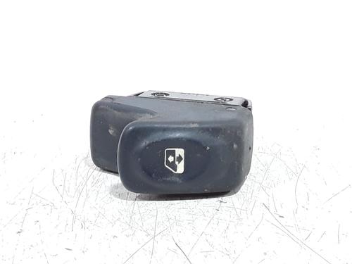switch-renault-clio-ii-hatchback-van-sb012_-1998-37861604 main image