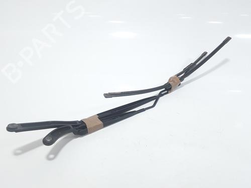 Used Front windshield wiper arm RENAULT CLIO IV (BH_) 1.5 dCi 75 (75 hp) 25767106