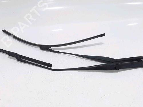 Used Front windshield wiper arm FORD FIESTA VI (CB1, CCN) 1.4 TDCi (70 hp) 25202609
