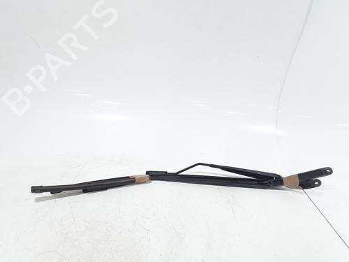 Used Front windshield wiper arm RENAULT CLIO IV (BH_) 1.5 dCi 90 (90 hp) 25202826