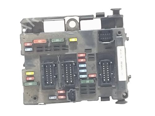 Used Fuse box Fuse box 38605720 38605720