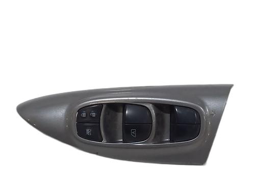 switch-nissan-juke-f15-2010-2011-2012-2013-2014-2015-2016-2017-2018-2019-31259365 main image