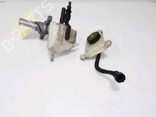 Used Brake master cylinder PEUGEOT 308 II (LB_, LP_, LW_, LH_, L3_) 1.6 GT 205 (205 hp) 25163743