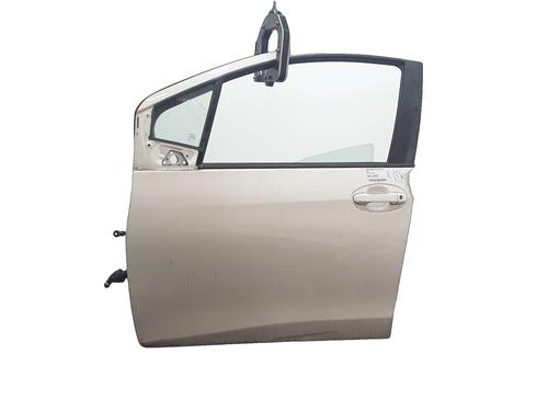 Used Left front door Left front door TOYOTA YARIS (_P13_) 1.5 Hybrid (NHP130_) (101 hp) 34117702 34117702