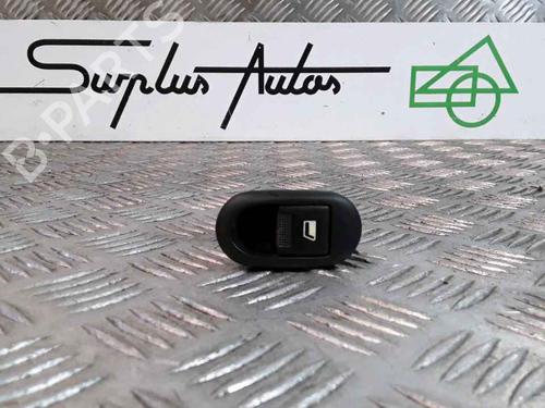 Interrupteur de vitre avant droite CITROËN C3 I (FC_, FN_) 1.4 i (73 hp) 25190965