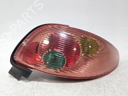Feu arrière droit PEUGEOT 206 CC (2D) 1.6 16V (2DNFUF, 2DNFUR) (109 hp) 31795776