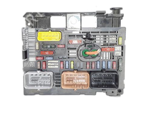 Sikringsdåse PEUGEOT 3008 I MPV (0U_) 2.0 HDi Hybrid4 (0URHCA) (200 hp) 30949261