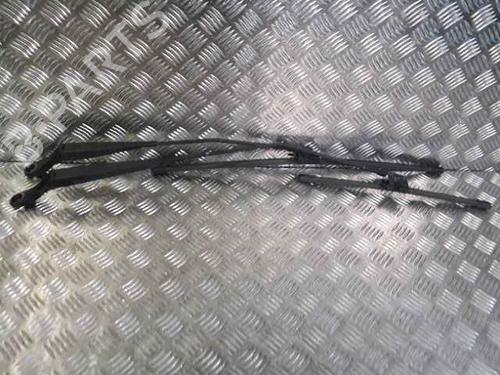 Used Front windshield wiper arm PEUGEOT 207 (WA_, WC_) 1.4 HDi (68 hp) 25765234