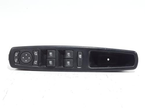 switch-renault-megane-iii-hatchback-bz01_-b3_-2008-36169028 main image