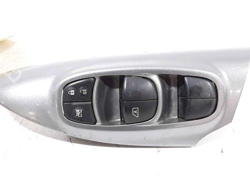 Used Switch NISSAN JUKE (F15) 1.5 dCi (110 hp) 25185885