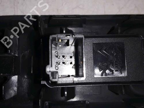 Right front window switch PEUGEOT 5008 (0U_, 0E_) 2.0 HDi 150 / BlueHDi 150 | BP25191493I26 