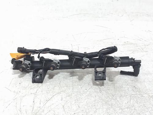 Used Injection rail Injection rail RENAULT CLIO III (BR0/1, CR0/1) 1.2 16V (BR02, BR0J, BR11, CR02, CR0J, CR11) (75 hp) 39754999 39754999