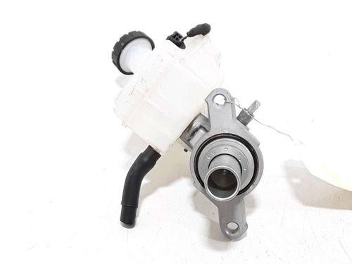 Used Brake master cylinder RENAULT CLIO V (B7_) 1.5 Blue dCi 85 (B7AG) (86 hp) 25165627