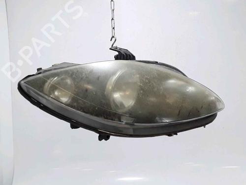 Used Right headlight SEAT LEON (1P1) 1.9 TDI (105 hp) 25182458