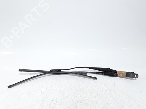 Used Front windshield wiper arm DACIA DUSTER (HM_) 1.5 dCi 115 4x4 (HMAD) (116 hp) 30806157