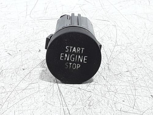 switch-renault-clio-v-b7_-2019-33560945 main image