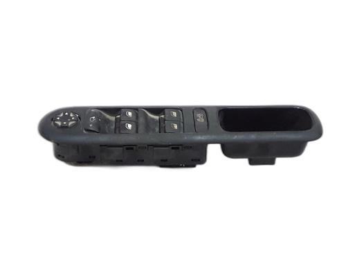 switch-peugeot-3008-i-mpv-0u_-2009-2010-2011-2012-2013-2014-2015-2016-2017-31934684 main image