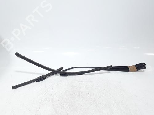Used Front windshield wiper arm RENAULT CAPTUR II (HF_) TCe 90 (HFM6) (91 hp) 28483912