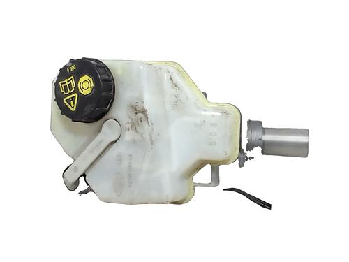 brake-master-cylinder-land-rover-range-rover-evoque-l538-2011-2012-2013-2014-2015-2016-2017-2018-2019-36460095 main image