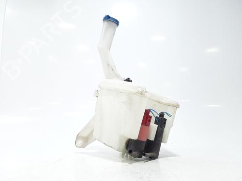 Used Windscreen washer tank TOYOTA YARIS (_P9_) 1.4 D-4D (NLP90_, NLP90R) (90 hp) 26402451
