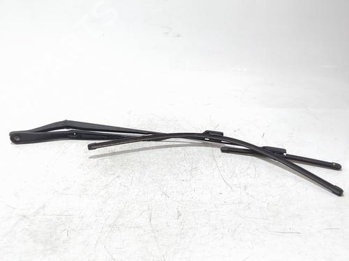 Used Front windshield wiper arm RENAULT CLIO V (B7_) 1.3 TCe 130 (B7MF) (131 hp) 32004539