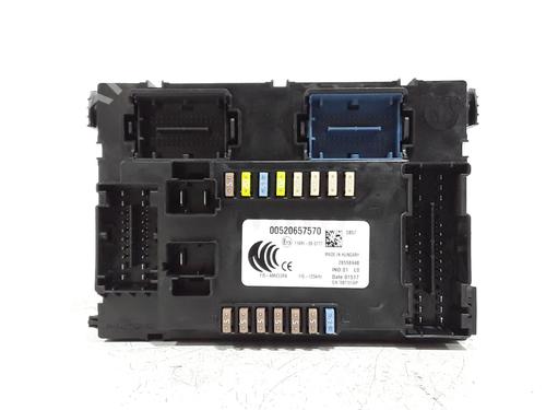 Used Fuse box Fuse box 38099206 38099206