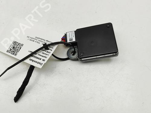 Used Electronic module Electronic module TESLA MODEL Y (5YJY) EV (347 hp) 33465069 33465069