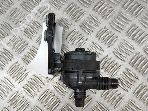 Used Auxiliary water pump BMW X5 (G05, F95) xDrive M 50 d (400 hp) 18036586