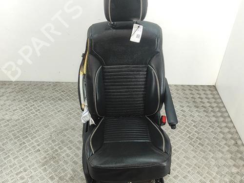 Sæde højre fortil Sæde højre fortil LAND ROVER DISCOVERY V (L462) 3.0 D 4x4 (211 hp) 33882580 33882580