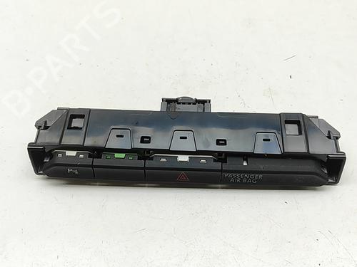 switch-vw-passat-b8-variant-3g5-cb5-2014-33391509 main image