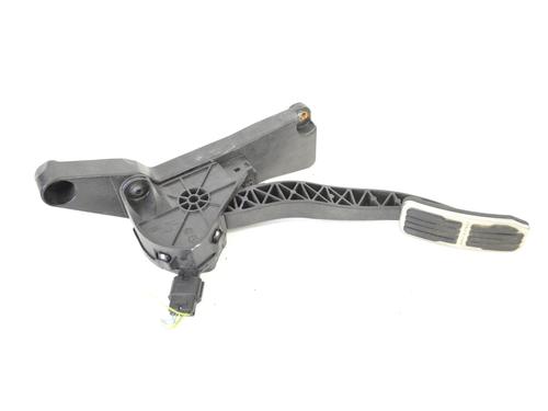 pedal-jaguar-f-pace-x761-2015-33341997 main image