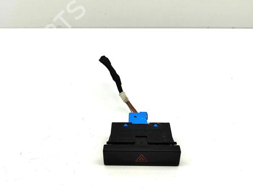 Used Warning switch MAN TGE Van 2.0 TDI (01V, 03V, 36V, UYB, UYC, UYD) (140 hp) 31977004