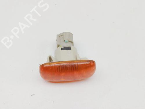 Used Right side indicator Right side indicator 39243981 39243981