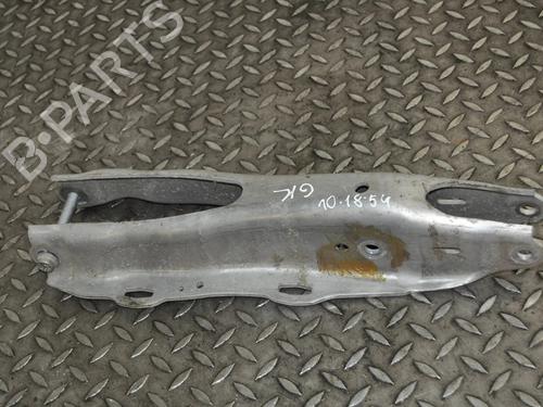 Venstre bagtil bærearm Venstre bagtil bærearm MERCEDES-BENZ S-CLASS (W222, V222, X222) S 320 (222.162) (272 hp) 33344613 33344613