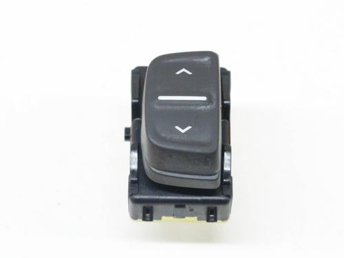 Used Right front window switch Right front window switch DACIA SANDERO II 1.2 (75 hp) 8894812 8894812